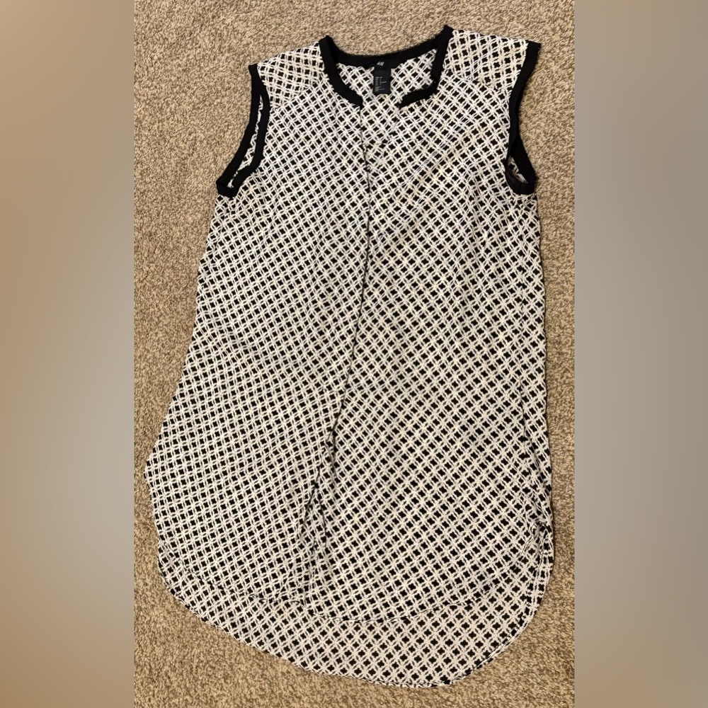 H&M Monochrome Patterned Sleeveless Top